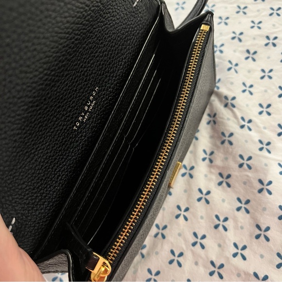 Like NEW Tory Burch crossbody - Picture 8 of 15